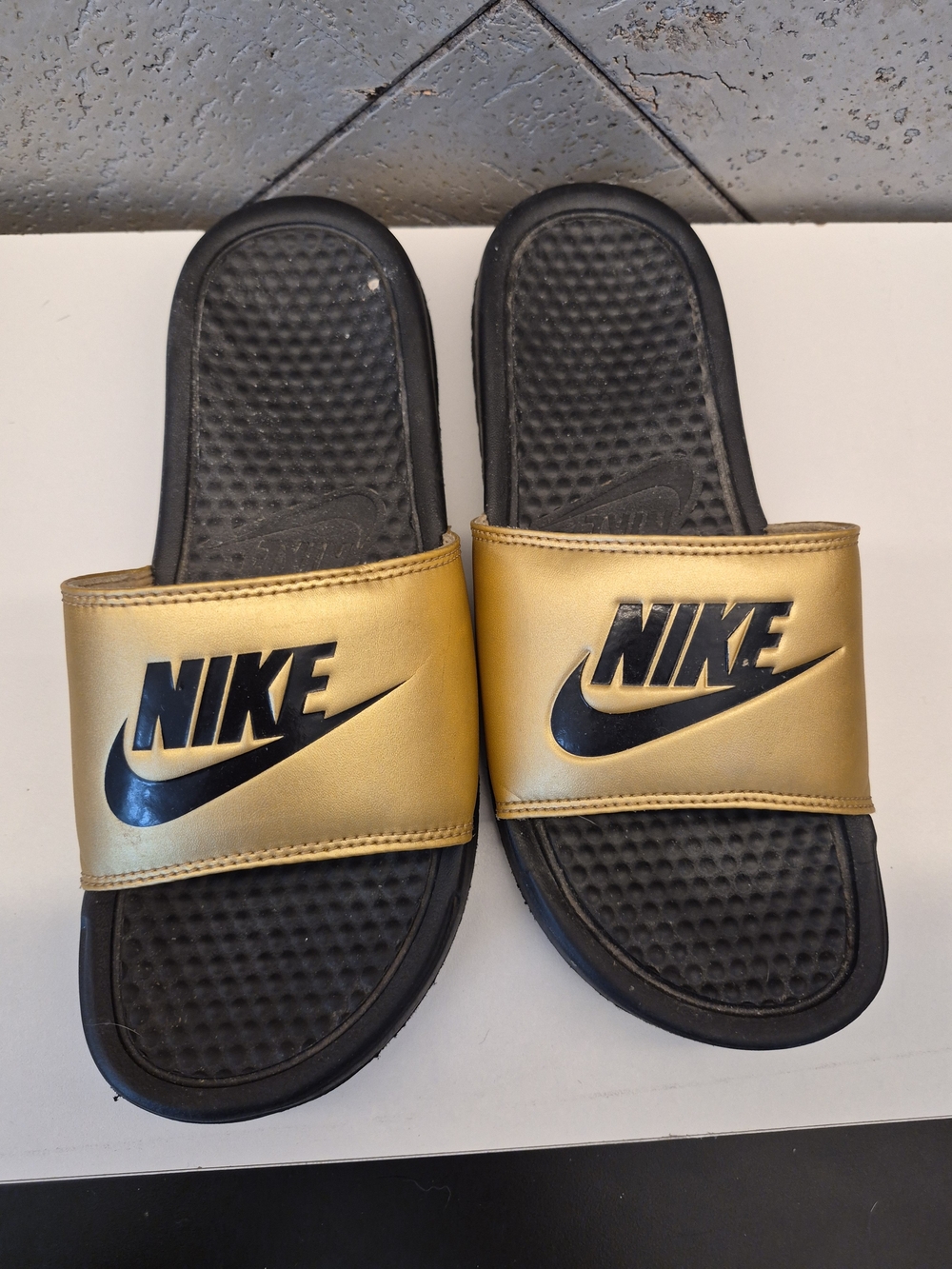 Nike Benassi Just Do It Gold Metallic & Black Slide Sandals, 343881014, Size 8 - Picture 4 of 8